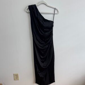 Elliatt Chic Black One-Shoulder Dress